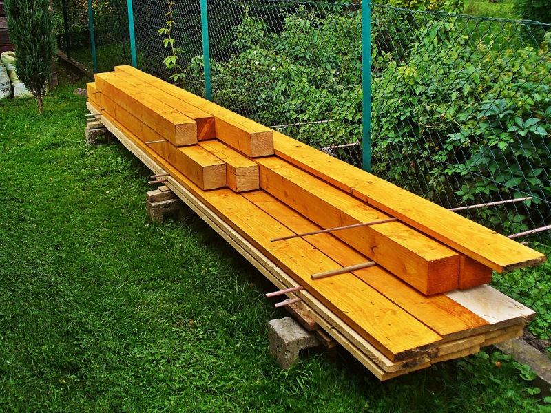 ebeniste-SAUZE-min_boards_the_rafters_joinery_tree_painting_wood_colored_paint-871508